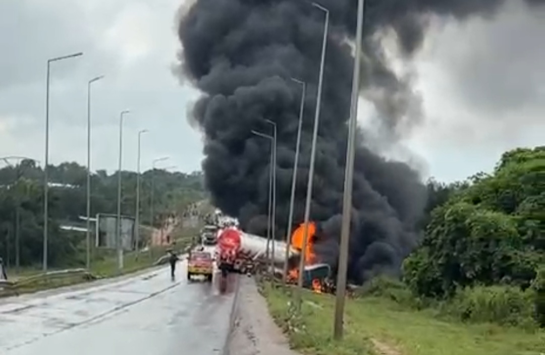 Côte d’Ivoire-AIP/ Deux morts calcinés et un blessé dans une collision entre un camion-citerne et un camion-remorque