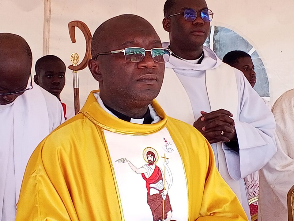 Côte d’Ivoire-AIP/ Le père Jean Daruis Baloma installé premier curé de la paroisse Saint-Jean de Kagbolodougou