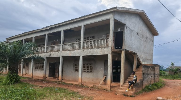 Côte d’Ivoire-AIP/Les enseignants du lycée de Grabo alertent sur la dégradation avancée d’un bâtiment à étage