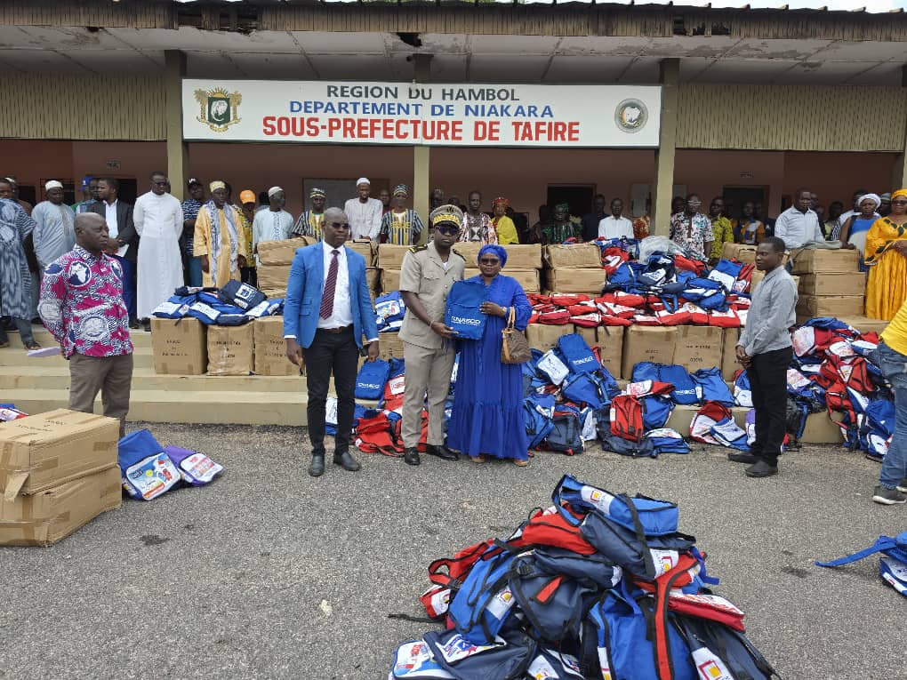 Côte d’Ivoire-AIP/ Plus de 2 000 kits scolaires offerts aux élèves du primaire à Tafiré