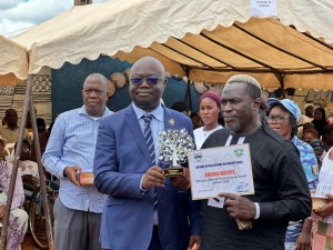 Côted'Ivoire-AIP/Des citoyens d’Oumé primés pour leur civisme fiscal