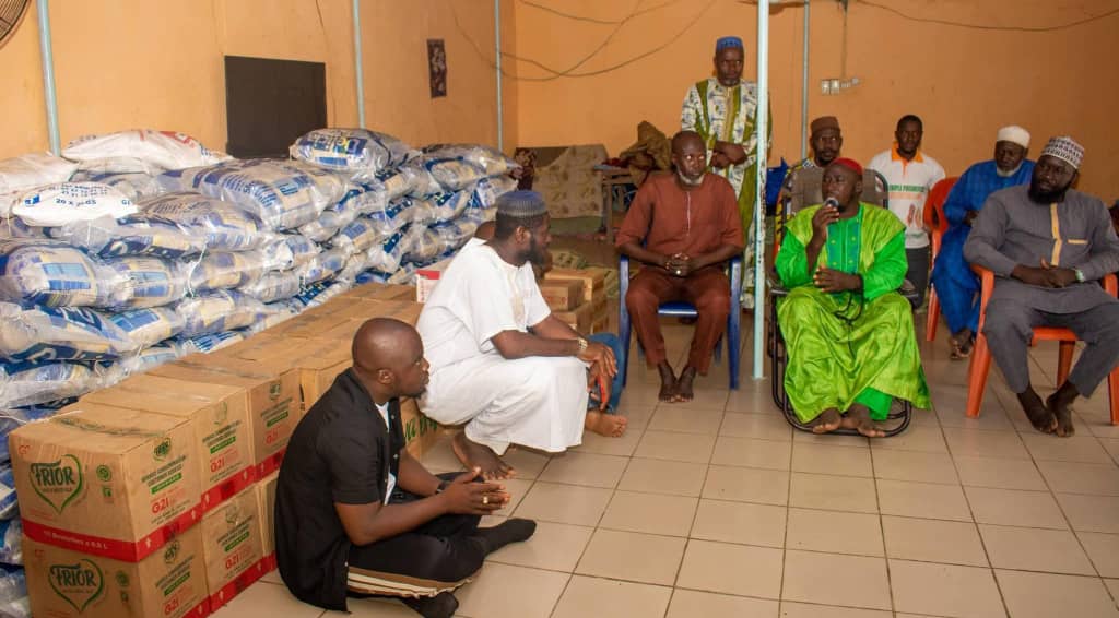 Côte d’Ivoire-AIP/Tabaski 2026 :Un cadre offre des vivres aux imams de Niakara