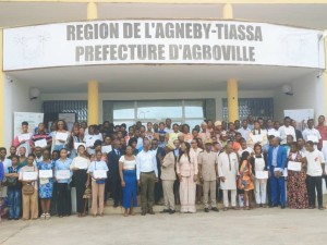 Côte d'Ivoire-AIP/ Plus de 500 jeunes de l'Agnéby-Tiassa en fin de formation reçoivent leurs attestations