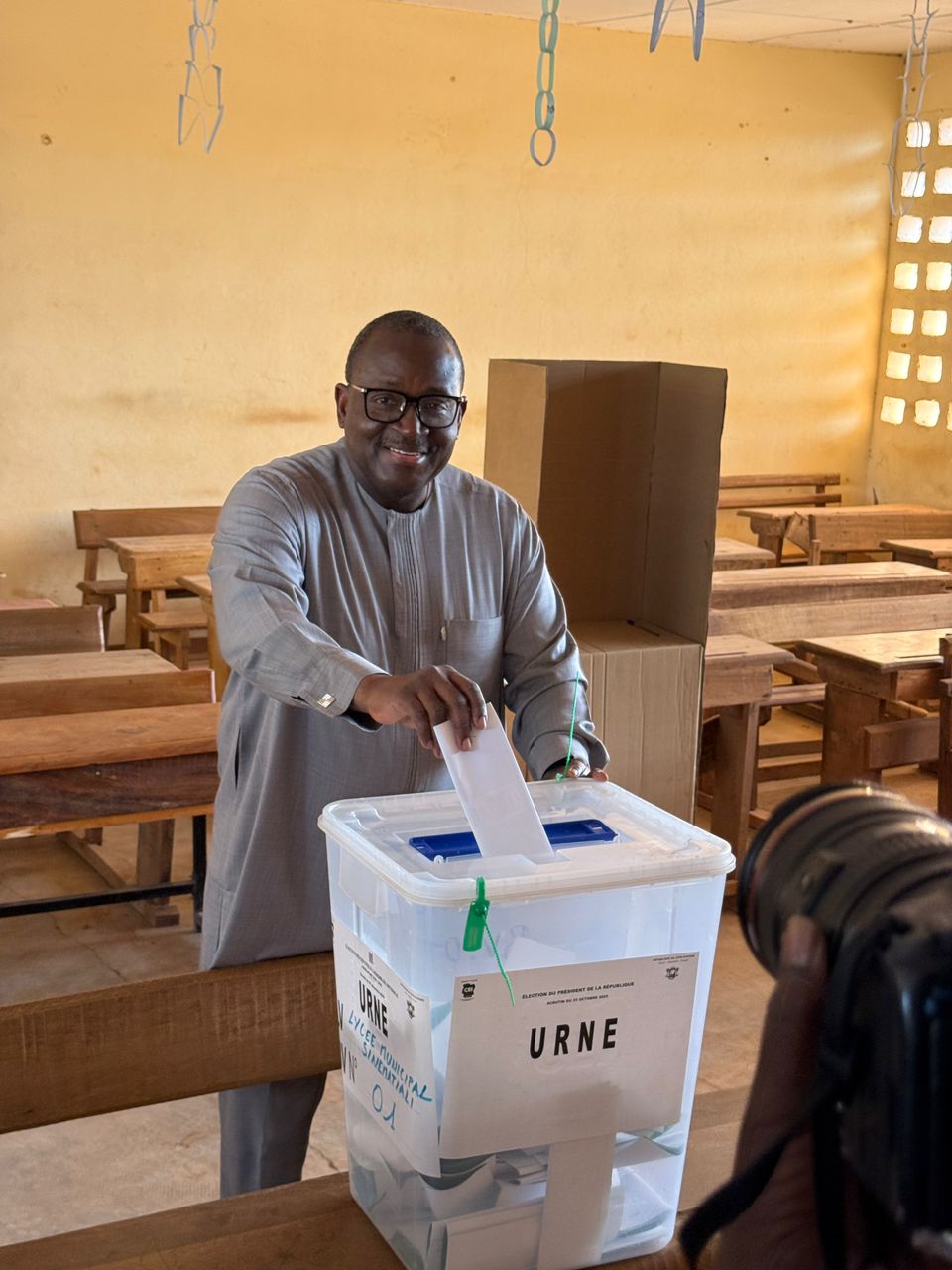 Côte d’Ivoire-AIP/ Législatives 2025 : le candidat du RHDP Fidèle Sarassoro accomplit son devoir civique