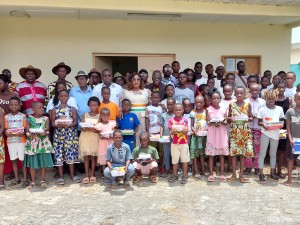Côte d'Ivoire-AIP/ Plus de 60 élèves vulnérables bénéficient de kits scolaires à Agboville