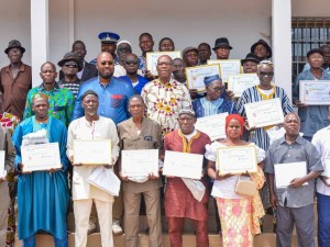 Côte d’Ivoire-AIP/ Fête des pères: le maire Koné Pierre honore les chefs traditionnels de Niakara pour leur contribution à la cohésion sociale