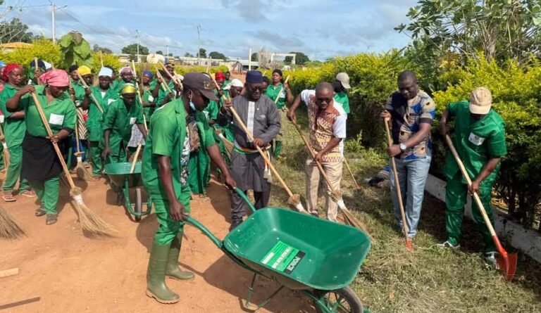Côte d’Ivoire-AIP/ 33 jeunes recrutés à Kani pour renforcer la propreté urbaine grâce au projet THIMO