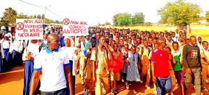 Côte d’Ivoire-AIP/ Une marche de sensibilisation mobilise les élèves contre les congés anticipés à Touba