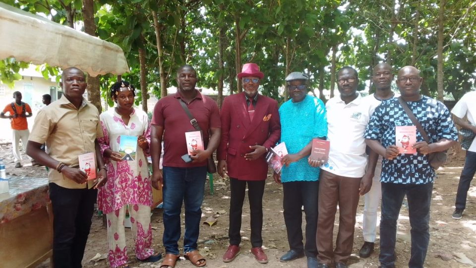 Côte d’Ivoire-AIP/ L’écrivain Alain Ehoussou invite les élèves du CMET de Toumodi à cultiver le goût de la lecture