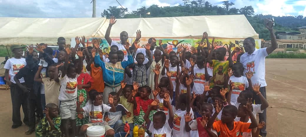 Côte d’Ivoire-AIP/ Les rêves d’enfants prennent vie sous les pinceaux de l’artiste plasticien Augustin Kassi