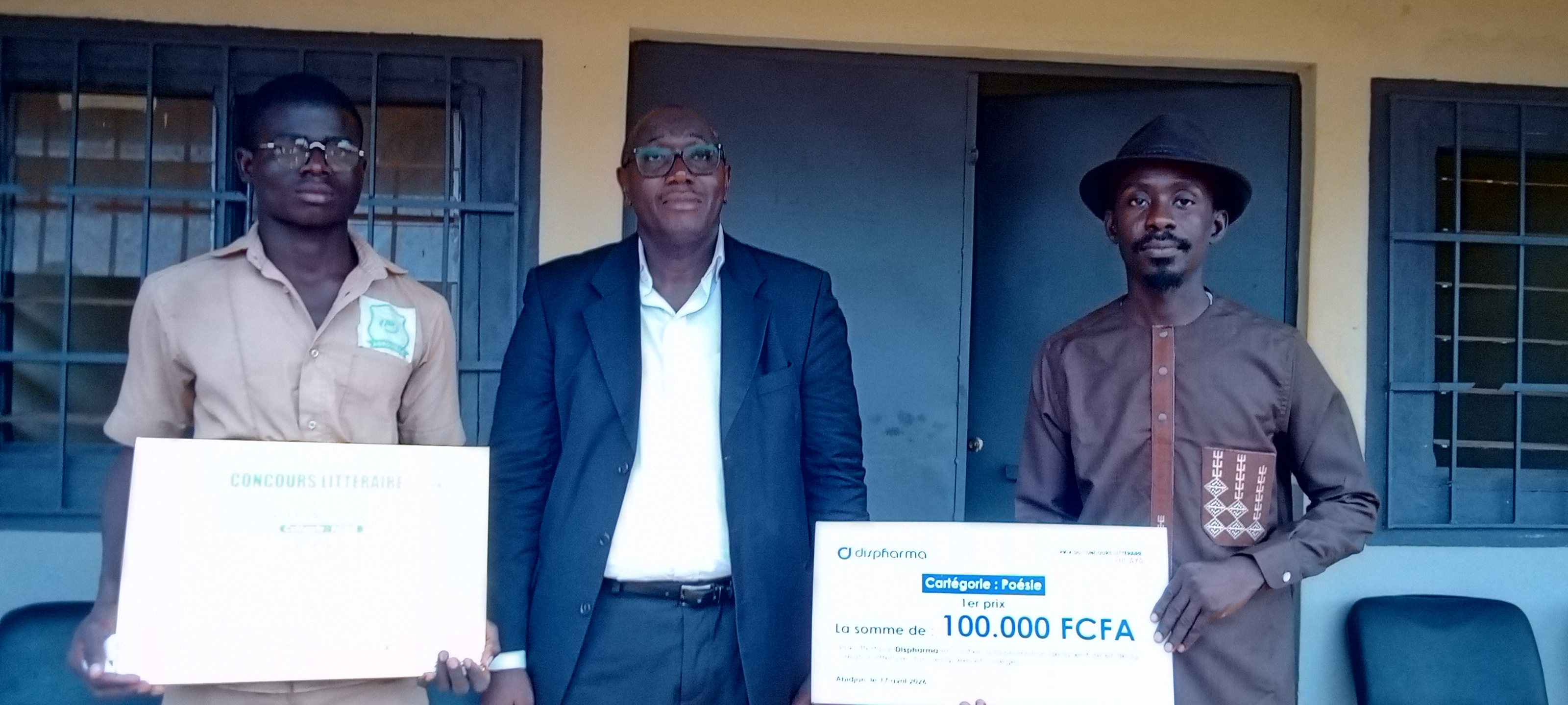 Côte d’Ivoire-AIP / Un lauréat du concours littéraire Madeleine Tchicaya distingué lors de la Journée de l’excellence à Afféry