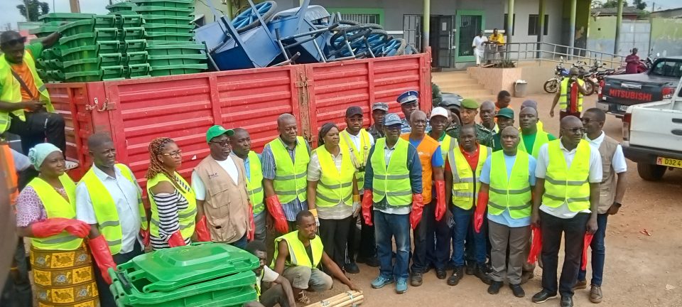 Côte d’Ivoire – AIP/ Semaine de la salubrité : la mutuelle de développement reçoit du matériel de l’ANAGED pour assainir la commune d’Akoupé