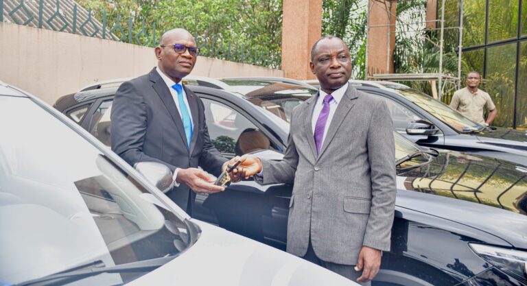 Côte d’Ivoire-AIP/ Le ministère des sports renforce les capacités opérationnelles de ses services avec sept nouveaux véhicules