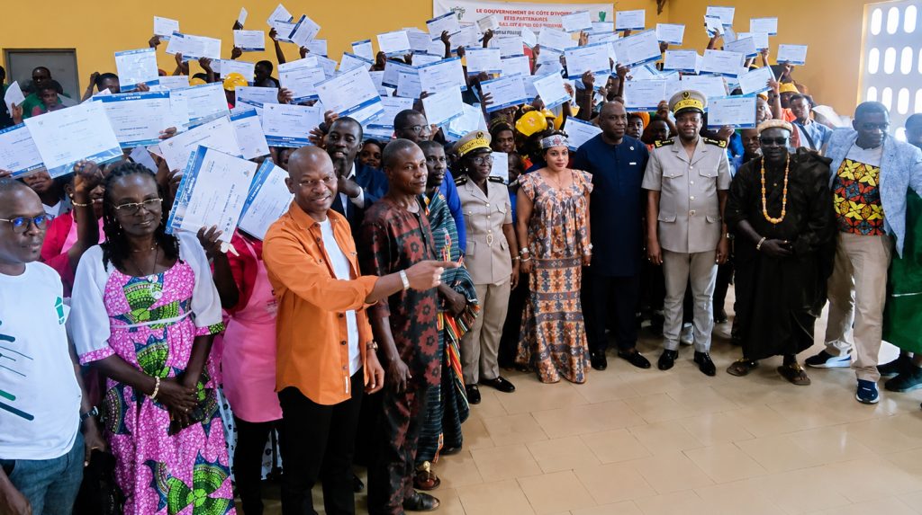 Côte d’Ivoire-AIP/ PEJEDEC 3 : 200 bénéficiaires du projet reçoivent leurs attestations de fin de formation à M’Batto