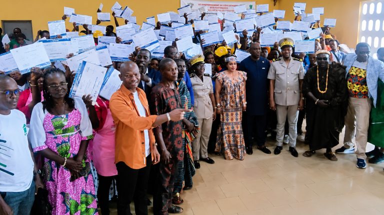 Côte d’Ivoire-AIP/ PEJEDEC 3 : 200 bénéficiaires du projet reçoivent leurs attestations de fin de formation à M’Batto