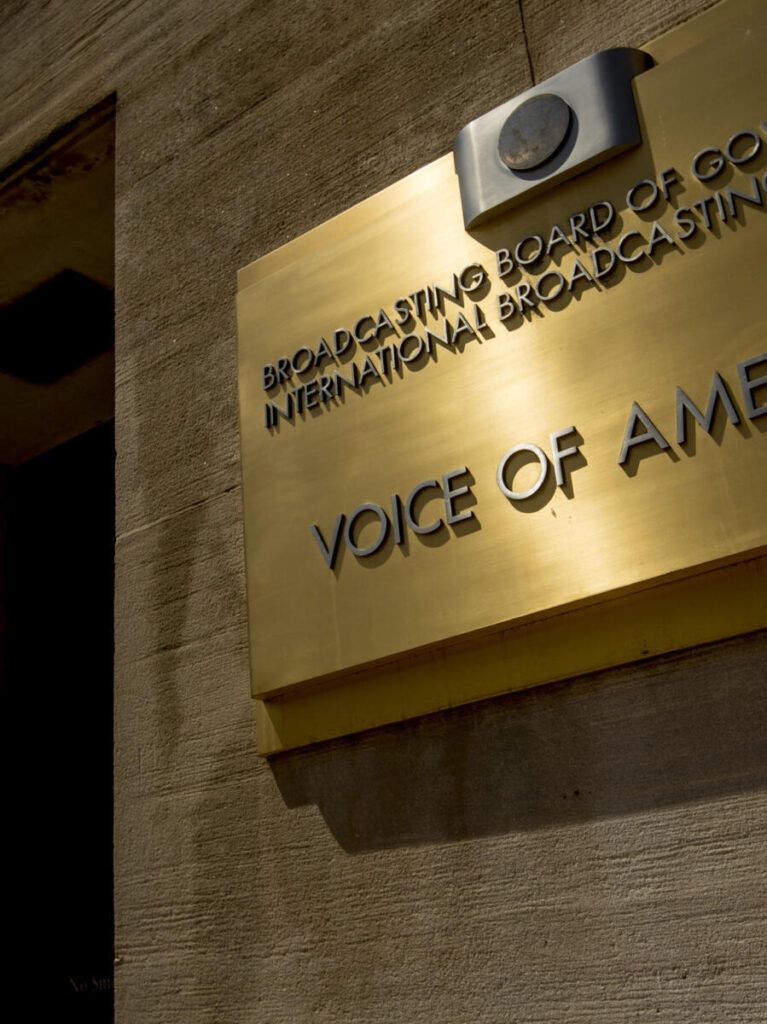 Côte d’Ivoire-AIP /Inter/ Des employés de la VOA intentent une action en justice contre l’administration Trump pour la fermeture du média