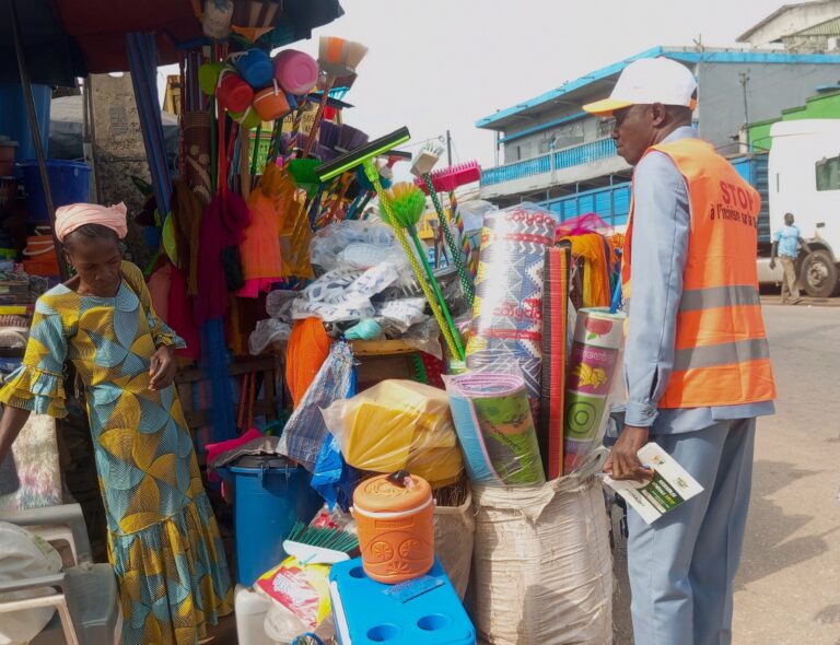 Côte d’Ivoire-AIP/ La direction du transport de la Mé exhorte les garagistes et commerçants d’Adzopé à libérer les trottoirs