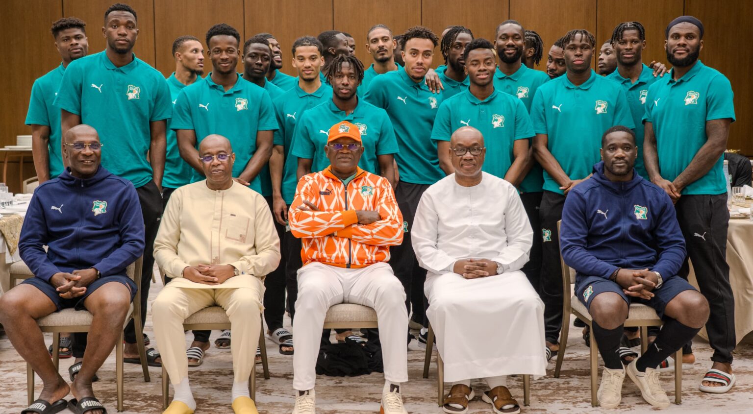 Côte d’Ivoire-AIP/ Qualif Mondial 2026: le ministre Silas Metch apporte le soutien du gouvernement aux Eléphants en regroupement au Maroc