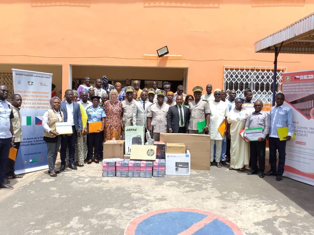 Côte d’Ivoire-AIP/ Bouna: La cellule régionale de lutte contre la traite des personnes reçoit du matériel informatique