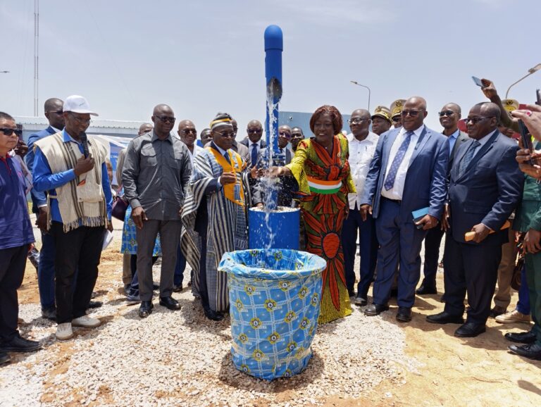 Côte d’Ivoire-AIP/ Le ministre Bouaké Fofana inaugure la nouvelle usine de traitement d’eau potable à Boundiali