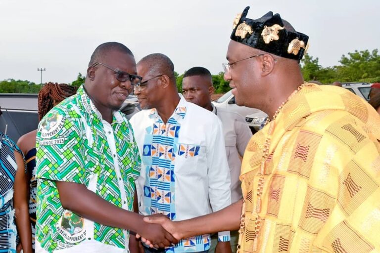 Côte d’Ivoire-AIP/ Le ministre Sidi Touré s’engage à soutenir trois projets communautaires à Kongossou