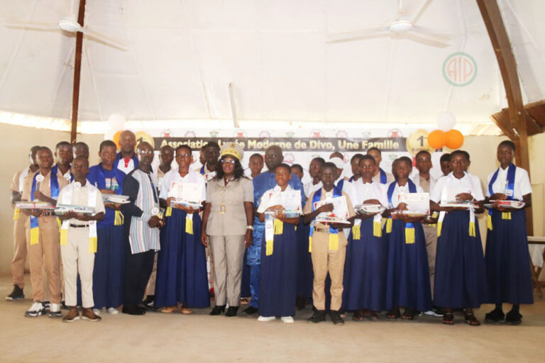 Côte d’Ivoire-AIP/ 1ère édition des Awards du lycéen à Divo : 29 meilleurs élèves des lycées modernes 1 et 2 de l’année scolaire 2024-2025 récompensés