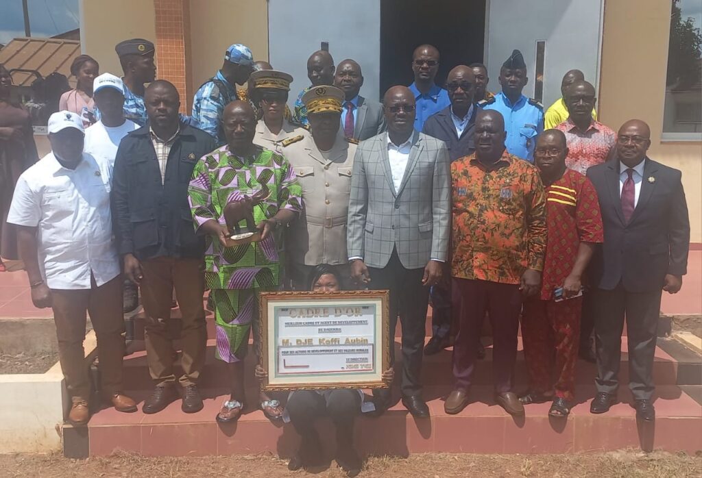 Côte d’Ivoire – AIP / Le prix ‘’Cadre d’or’’ décerné au maire de Daoukro pour ses actions humanitaires et de développement