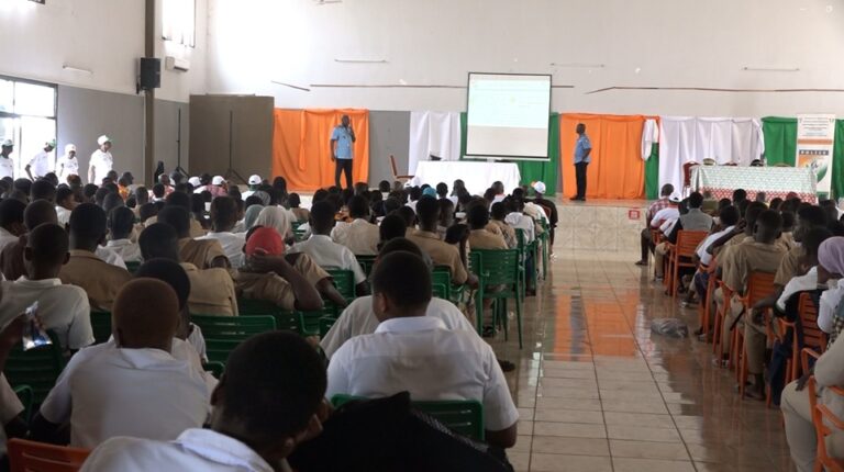 Côte d’Ivoire-AIP/ La DPSD sensibilise les jeunes de Séguéla contre la drogue et les faux médicaments