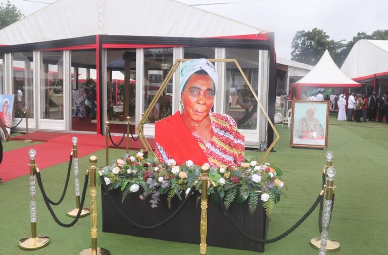 Côte d’Ivoire-AIP/ La défunte mère du ministre d’État Adjoumani reçoit ses derniers hommages à Amanvi