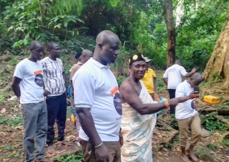 Côte d’Ivoire – AIP /Des étudiants originaires de Pala explorent les sites sacrés de leur village