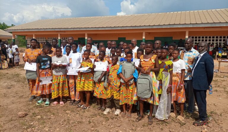Côte d’Ivoire-AIP / Le principal du collège Abinan de Damé salue l’engagement de la communauté locale pour une école plus sûre et mieux équipée
