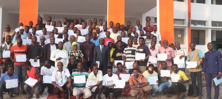 Côte d’Ivoire-AIP / Le district autonome du Zanzan certifie 97 coopérateurs en élevage de bœuf et de poulet à Bondoukou