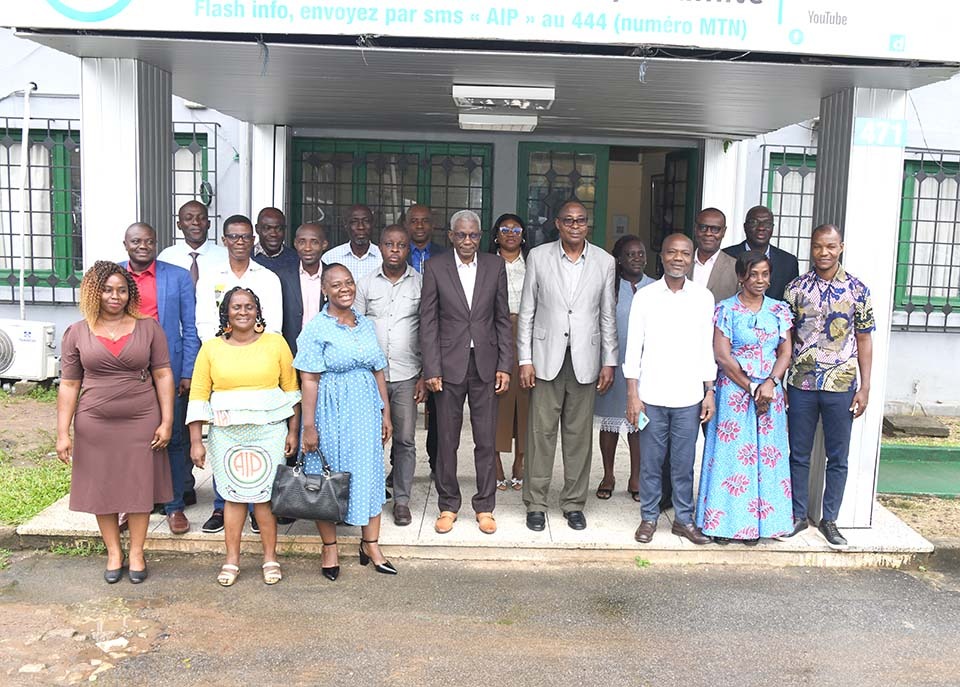 la visite du président de l’Autorité nationale de la presse (ANP) dans les rédactions de l’Agence Ivoirienne de Presse (AIP)