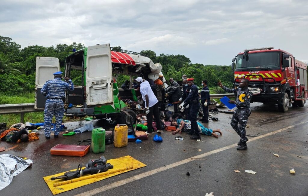 Côte d’Ivoire-AIP/Une collision entre un mini car et un véhicule poids lourd fait 14 morts à Agboville (Pompiers civils)