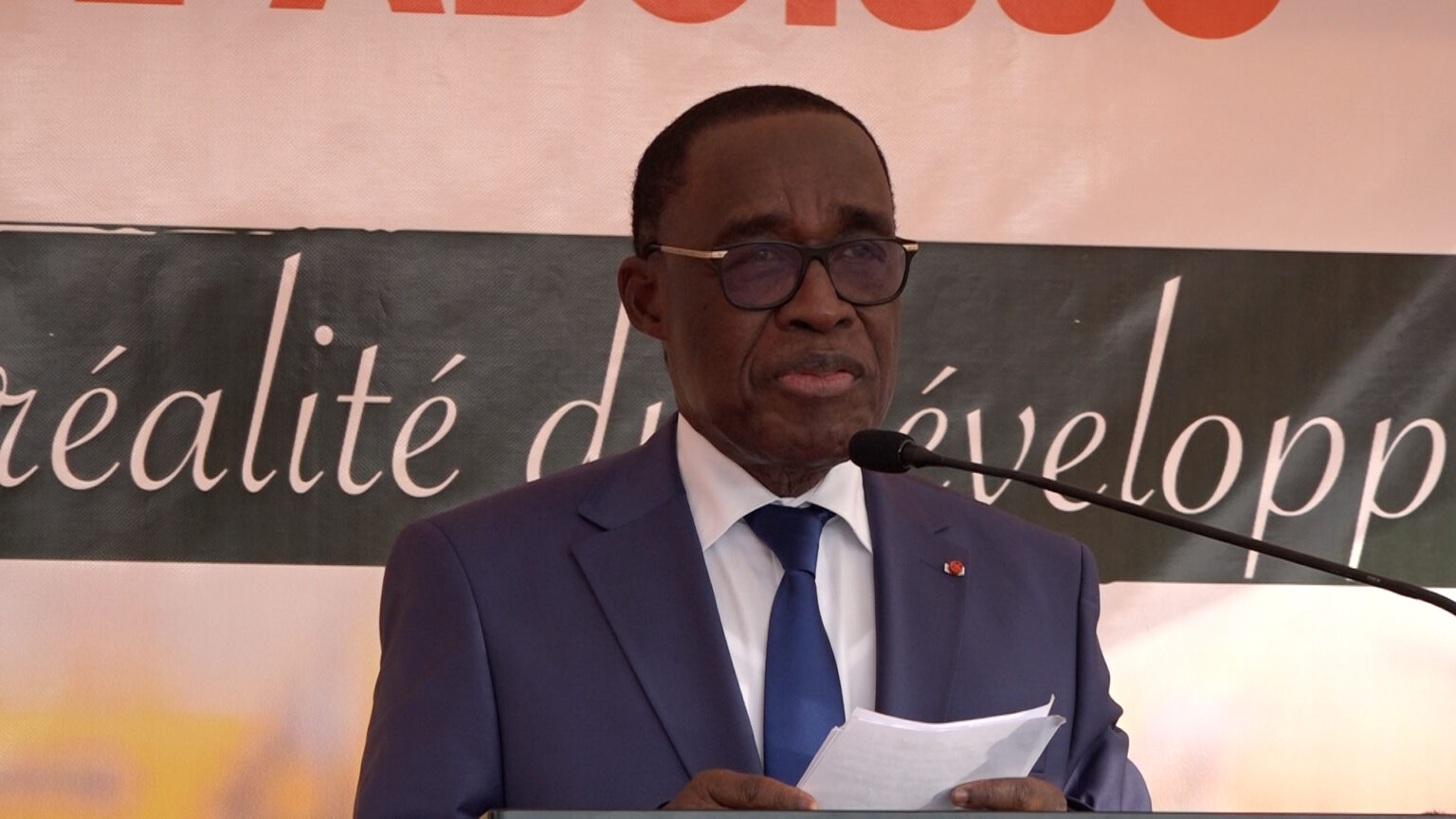 Côte d’Ivoire-AIP/ Réhabilitation de l’axe Aboisso-Ayamé-Akréssi : Aka Aouélé exprime la reconnaissance du Sud-Comoé au président Ouattara