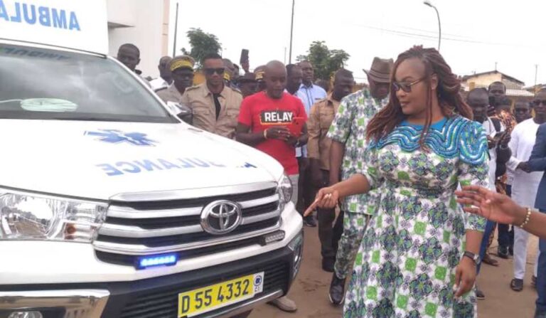 Côte d’Ivoire-AIP/ Le gouvernement remet une ambulance médicalisée aux populations de Doukouyo