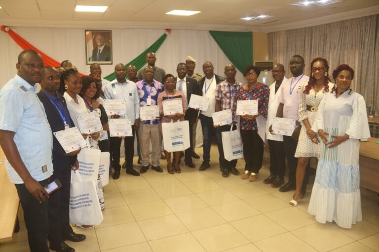 Côte d’Ivoire-AIP / Des certificats aux agents formés à l’identification des substances appauvrissant la couche d’ozone à Bondoukou