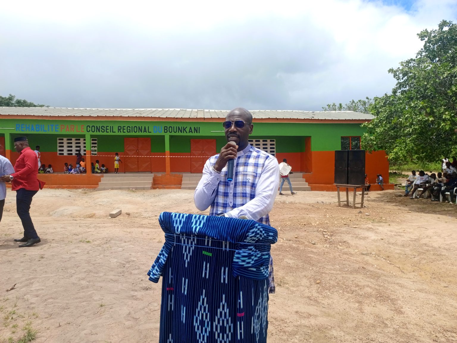 Côte d’Ivoire-AIP/ Le conseil régional du Bounkani remet le bâtiment réhabilité à l’école primaire de Sèwè