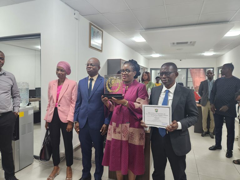 Côte d’Ivoire-AIP/Prix national d’excellence : la meilleure entreprise du commerce intérieur dédie sa distinction à son organisation