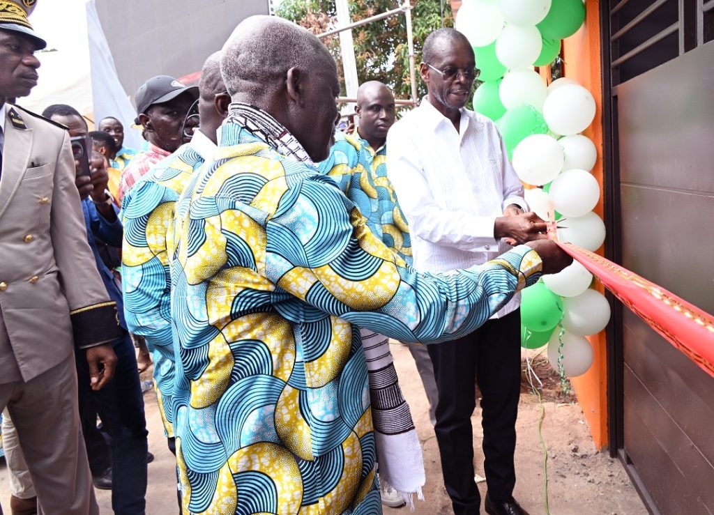 Côte d’Ivoire-AIP/ Bouaflé: le président du conseil régional de la Marahoué inaugure un centre culturel en hommage à Firmin Kouakou à Koblata