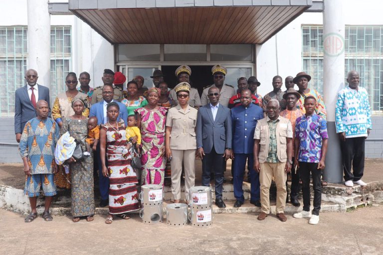 Côte d’Ivoire-AIP / Le CIRES lance à Divo une opération de distribution de 500 foyers améliorés aux femmes rurales du Lôh-Djiboua