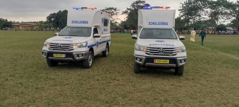 Côte d’Ivoire-AIP/ Le président du conseil régional offre deux ambulances neuves pour renforcer les soins d’urgence à Bettié et Apprompron Affewa