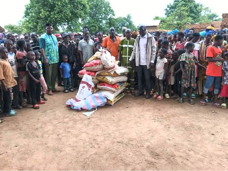 Côte d’Ivoire-AIP / Le président du conseil régional du Bounkani soutient les déplacés ghanéens de Galso