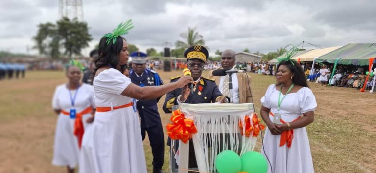 Côte d’Ivoire-AIP/ An 65 : le préfet de la Nawa distingue les acteurs du développement et les meilleurs élèves à Yabayo