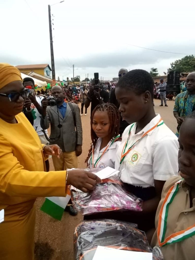 Côte d’Ivoire – AIP / An 65 : les meilleurs élèves de la commune d’Akoupé récompensés par la MUDEVAK