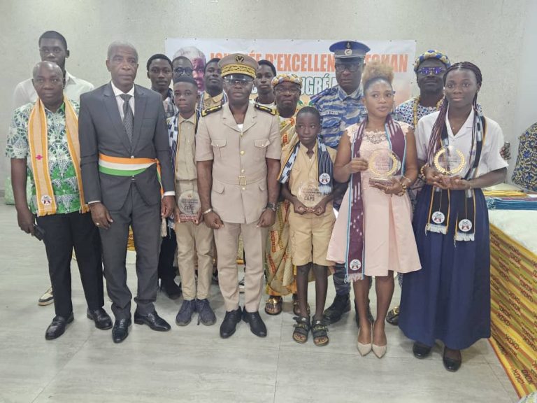 Côte d’Ivoire-AIP / Cinquante neuf élèves célébrés à la 4ᵉ édition du Prix Atchan d’excellence Robert Beugré Mambé