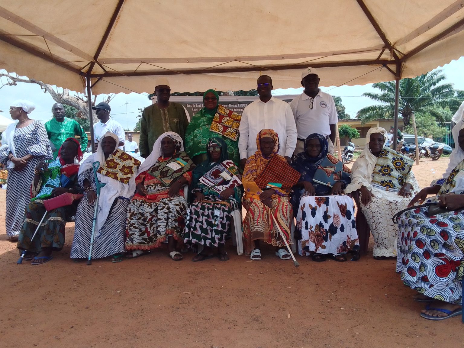 Côte d’Ivoire-AIP / Des complets de pagnes offerts aux femmes de Katiola pour promouvoir leur autonomie