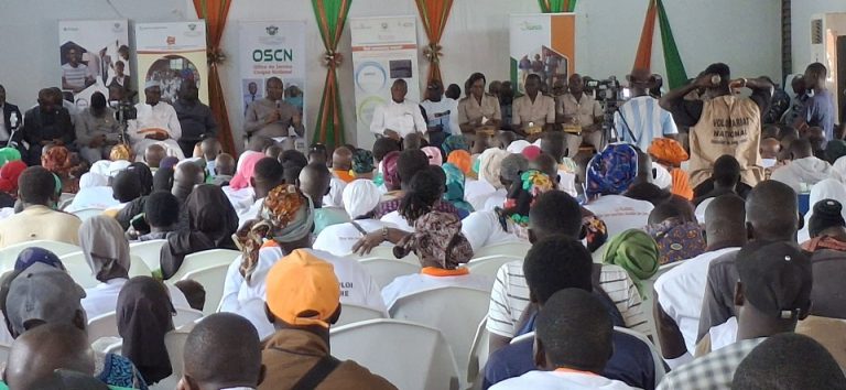 Côte d’Ivoire-AIP/ Le ministre Mamadou Touré appelle les jeunes de Tengréla à un changement de mentalité pour réussir leur insertion