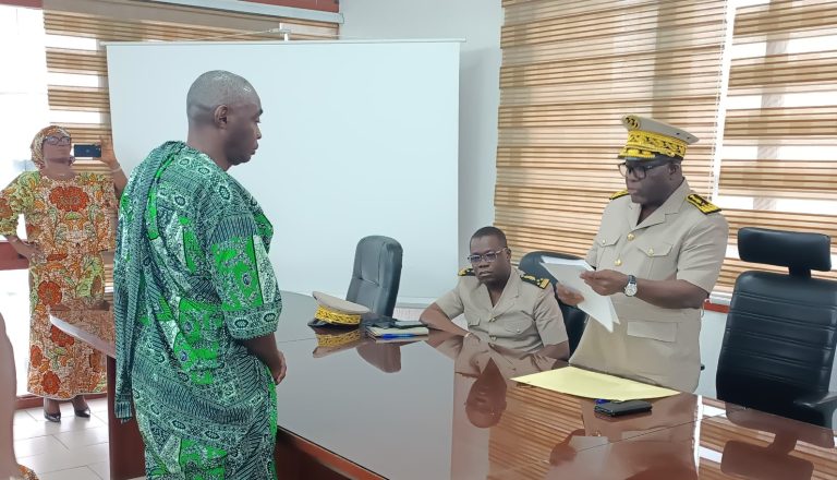 Côte d’Ivoire-AIP/ Le chef de Songon-Kassemblé reçoit son arrêté de nomination des mains du préfet d’Abidjan