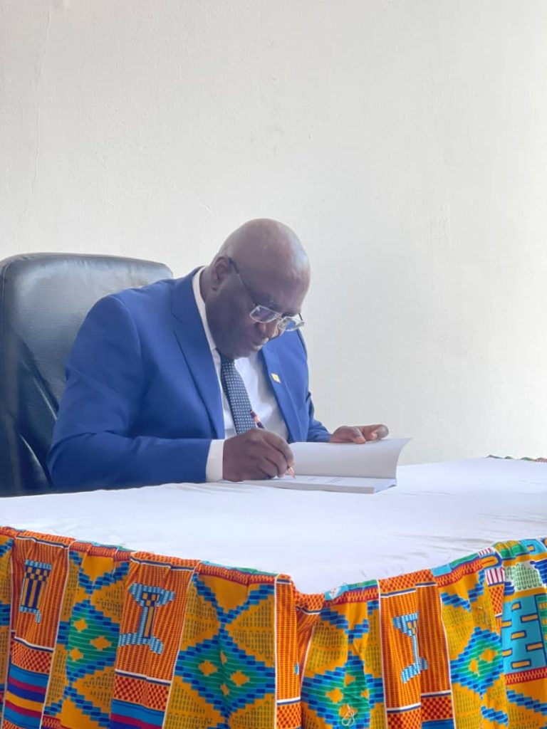 Côte d’Ivoire-AIP/ Dr Koffi Koffi Paul lance un manuel pour éviter les faux pas dès le début d’un mandat présidentiel